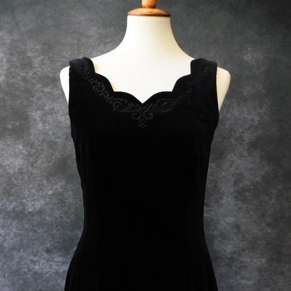Vintage 90s Laura Ashley Black Velvet Dress Size US 8 UK 12 - Picture 6 of 8